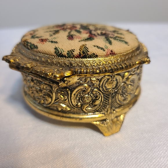 Gold trinket box - Picture 2 of 6